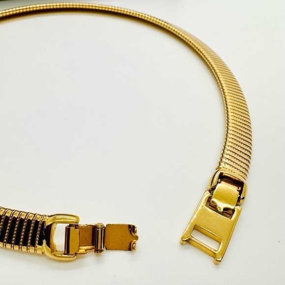 Vintage MONET Omega Snake Chain Gold Necklace - Picture 9 of 14